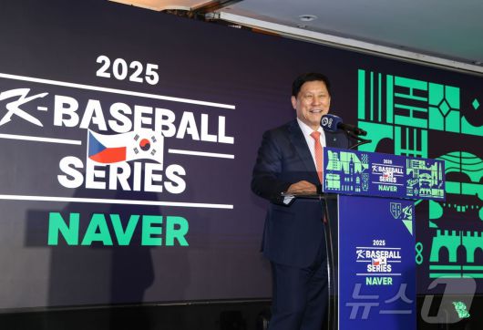 허구연 KBO 총재가 7일 서울 중구 롯데호텔에서 열린 2025 K-BASEBALL SERIES 리셉션에서 인사말을 하고 있다. 이번 리셉션은 오는 8일(토)과 9일(일) 양일간 서울 고척 스카이돔에서 열리는 체코와의 K-BASEBALL SERIES 개최에 앞서, 체코 선수단을 환영하고 한국과 체코 간 야구 교류 확대 및 상호 협력을 강화하기 위해 마련된 공식 행사다. (KBO 제공, 재판매 및 DB 금지) 2025.11.7/뉴스1 ⓒ News1 김진환 기자