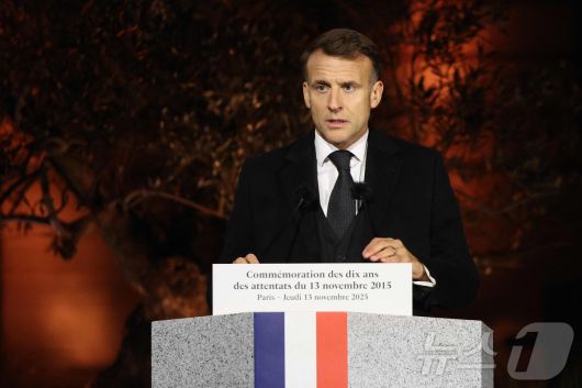 에마뉘엘 마크롱 프랑스 대통령이 13일(현지시간) 파리 테러 10주기 추모 연설을 하고 있다. 2025.11.13 ⓒ AFP=뉴스1 ⓒ News1 강민경 기자