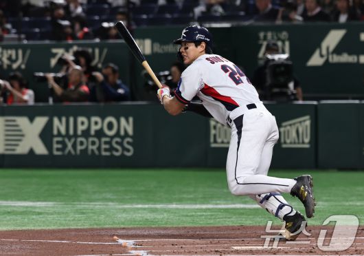 16일 오후 일본 도쿄돔에서 열린 월드베이스볼클래식(WBC) 대비 평가전 '2025 케이 베이스볼 시리즈(K-BASEBALL SERIES)' 일본과의 2차전 경기. 대한민국 송성문이 1회말 2사 주자없는 상황에서 첫 안타를 치고 있다. 2025.11.16/뉴스1 ⓒ News1 구윤성 기자