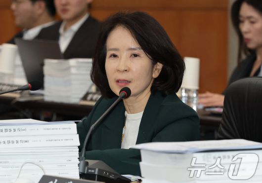 최수진 국민의힘 원내수석대변인이 지난달 24일 대전 한국전자통신연구원(ETRI)에서 열린 국회 과학기술정보방송통신위원회 국정감사에서 질의하고 있다. 2025.10.24/뉴스1 ⓒ News1 김기태 기자