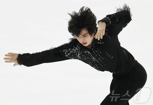 차준환(서울시청)이 29일 서울 양천구 목동아이스링크에서 열린 2025 KB금융 전국남녀 피겨스케이팅 회장배 랭킹대회 남자 시니어 쇼트프로그램에 출전해 연기를 펼치고 있다. 2025.11.29/뉴스1 ⓒ News1 김진환 기자