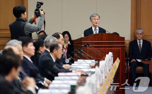 조희대 대법원장이 5일 서울 서초구 대법원에서 열린 전국법원장회의에서 인사말을 하고 있다. (공동취재) 2025.12.5/뉴스1 ⓒ News1 장수영 기자