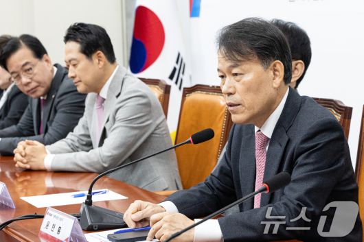 윤한홍 국민의힘 의원이 5일 서울 여의도 국회에서 열린 '혼용무도' 이재명정권 6개월 국정평가 회의에서 발언하고 있다. 2025.12.5/뉴스1 ⓒ News1 이승배 기자