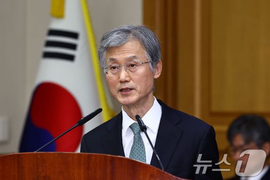 조희대 대법원장이 5일 오후 서울 서초구 대법원에서 열린 전국법원장회의에서 인사말을 하고 있다. (공동취재) 2025.12.5/뉴스1 ⓒ News1 장수영 기자