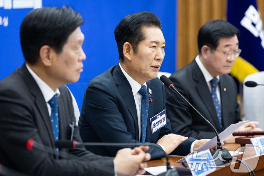 정청래 더불어민주당 대표가 5일 서울 여의도 국회에서 열린 제3차 중앙위원회의에서 인사말을 하고 있다. 2025.12.5/뉴스1 ⓒ News1 유승관 기자