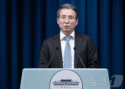 김용범 대통령실 정책실장이 5일 서울 용산 대통령실 청사에서 손정의 소프트뱅크그룹 회장 접견 관련 브리핑을 하고 있다. 2025.12.5/뉴스1 ⓒ News1 이재명 기자