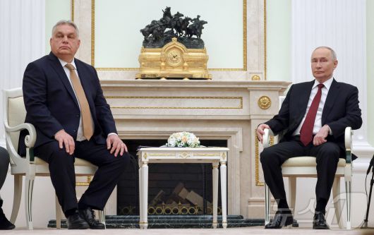 블라디미르 푸틴 러시아 대통령(왼쪽)과 빅토르 오르반 헝가리 총리(오른쪽)가 11월 28일(현지시간) 러시아 모스크바에서 정상회담을 하고 있다. ⓒ 로이터=뉴스1 ⓒ News1 이창규 기자
