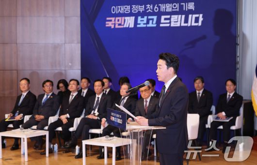 강훈식 대통령 비서실장이 7일 서울 용산 대통령실 청사에서 열린 '이재명 정부 출범 6개월 성과 간담회'에서 발언하고 있다. 2025.12.7/뉴스1 ⓒ News1 허경 기자