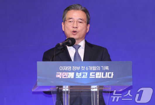 김용범 정책실장이 7일 서울 용산 대통령실 청사에서 열린 '이재명 정부 출범 6개월 성과 간담회'에서 발언하고 있다. 2025.12.7/뉴스1 ⓒ News1 허경 기자