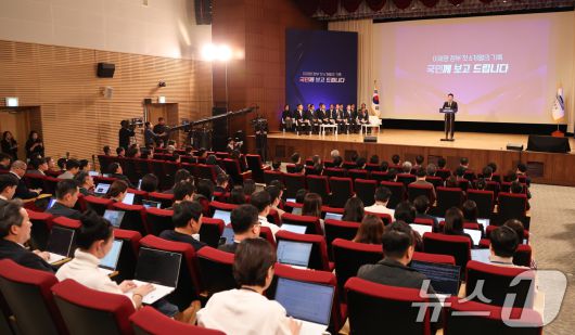 강훈식 대통령 비서실장이 7일 서울 용산 대통령실 청사에서 열린 '이재명 정부 출범 6개월 성과 간담회'에서 발언하고 있다. 2025.12.7/뉴스1 ⓒ News1 허경 기자