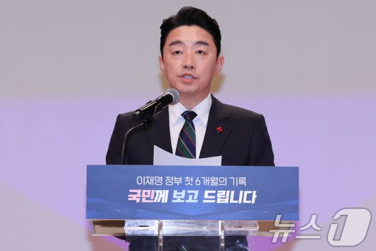 강훈식 대통령 비서실장이 7일 서울 용산 대통령실 청사에서 열린 '이재명 정부 출범 6개월 성과 간담회'에서 발언하고 있다. 2025.12.7/뉴스1 ⓒ News1 허경 기자