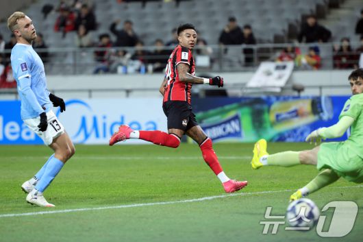 10일 오후 서울시 마포구 월드컵로 서울월드컵경기장에서 열린 AFC 챔피언스리그 엘리트(ACLE) 2025/26 리그 스테이지 6차전 FC서울과 멜버른시티FC의 경기에서 서울 제시 린가드가 선제골을 넣고 있다. 2025.12.10/뉴스1 ⓒ News1 박정호 기자