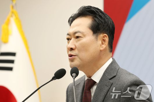 장동혁 국민의힘 대표가 12일 오전 서울 여의도 중앙당사에서 열린 소상공인위원회 임명장 수여식 및 1차 회의에서 발언하고 있다. 2025.12.12/뉴스1 ⓒ News1 이광호 기자