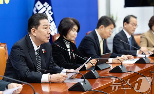 김병기 더불어민주당 원내대표가 11일 서울 여의도 국회에서 열린 정책조정회의에서 모두발언하고 있다. 2025.12.11/뉴스1 ⓒ News1 이승배 기자