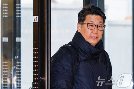 문지석 광주지검 부장검사가 14일 오전 서울 서초구 안권섭 특별검사팀 사무실에서 '쿠팡 일용직 노동자 퇴직금 미지급 사건' 관련 참고인 신분으로 두 번째 조사를 받기 위해 출석하고 있다. 2025.12.14/뉴스1 ⓒ News1 안은나 기자