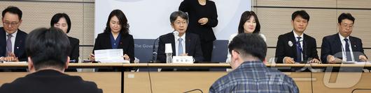 임승관 질병관리청장이 16일 오후 세종시 정부세종청사 보건복지부 브리핑실에서 2026년 업무보고 내용을 설명하고 있다. 2025.12.16/뉴스1 ⓒ News1 김기남 기자