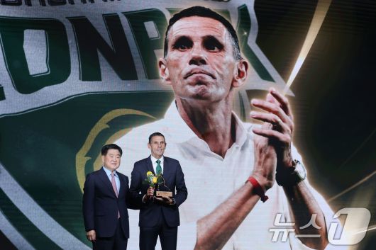 부활한 전북은 좋은 분위기를 이어가기 위해 새 사령탑 찾기에 고심하고 있다. ⓒ News1 이광호 기자