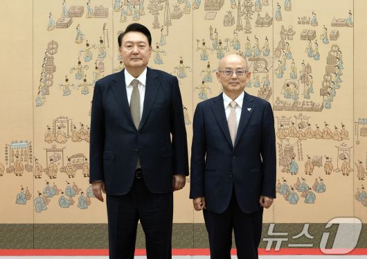 윤석열 전 대통령과 안창호 국가인권위원장. 2024.9.12/뉴스1 ⓒ News1 송원영 기자 (대통령실 제공)