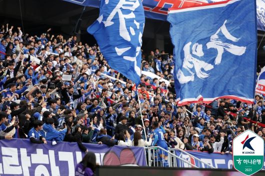 최고 인기구단 수원삼성은 과거의 화려한 시간을 되찾을 수 있을까. (한국프로축구연맹 제공)