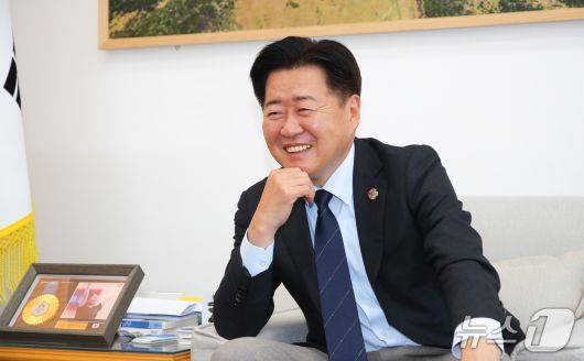 인터뷰하는 오영훈 지사/뉴스1