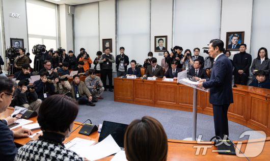 정청래 더불어민주당 대표가 26일 서울 여의도 국회에서 취임 후 열린 첫 공식 기자회견에서 발언하고 있다. 2025.12.26/뉴스1 ⓒ News1 이승배 기자