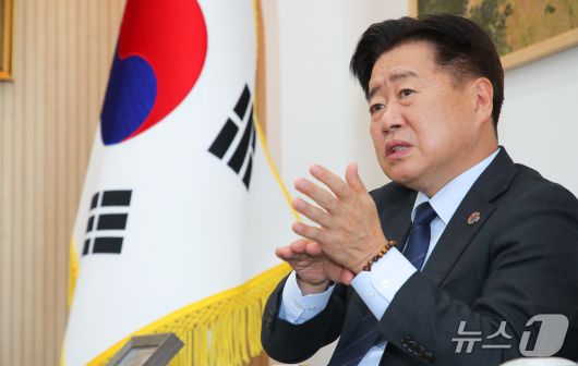 인터뷰하는 오영훈 지사/뉴스1