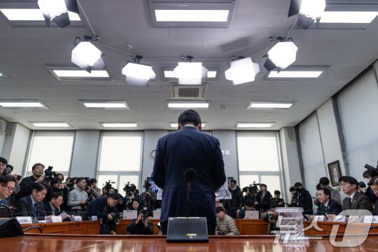 정청래 더불어민주당 대표가 26일 서울 여의도 국회에서 취임 후 열린 첫 공식 기자회견에서 발언하고 있다. 2025.12.26/뉴스1 ⓒ News1 이승배 기자