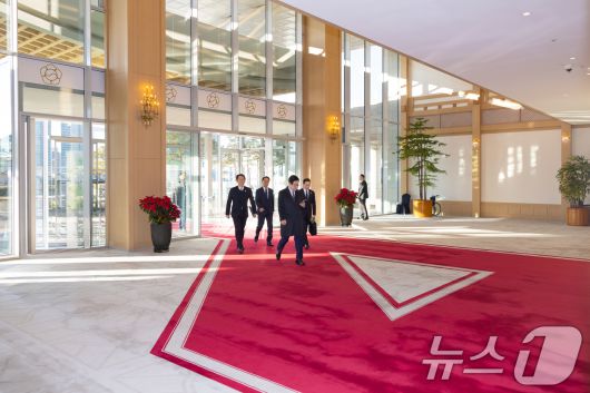 청와대 집무를 앞둔 이재명 대통령이 26일 서울 용산 대통령실 청사로 마지막 출근을 하고 있다. (대통령실 제공. 재판매 및 DB 금지) 2025.12.26/뉴스1 ⓒ News1 이재명 기자