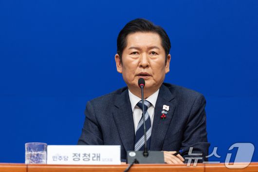 정청래 더불어민주당 대표가 26일 서울 여의도 국회에서 취임 후 열린 첫 공식 기자회견에서 발언하고 있다. 2025.12.26/뉴스1 ⓒ News1 이승배 기자