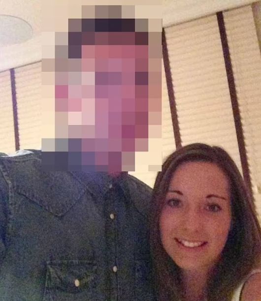 레베카 조인스(오른쪽)는 전 연인과 이별 후 학생들에게 집착하기 시작했다. 출처=데일리메일