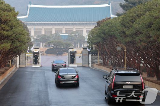이재명 대통령 탑승 차량행렬이 29일 청와대로 들어서고 있다. 이 대통령은 이날부터 청와대에서 집무를 시작한다. 2025.12.29/뉴스1 ⓒ News1 이재명 기자