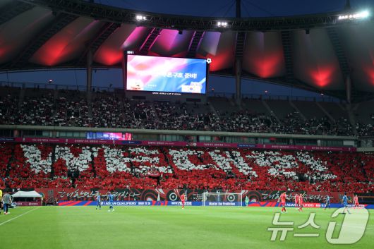 월드컵 11회 연속 진출이라는 의미 있는 상과를 거뒀으나 축구계는 함께 기뻐하고 축하하지 못했다. ⓒ News1 이승배 기자