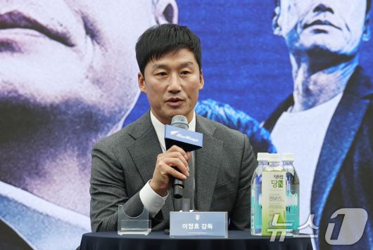 이정효 수원삼성 신임 감독이 2일 경기 수원시 권선구 도이치오토월드 차란차 스튜디오에서 열린 취임 기자회견에서 취임 소감 및 각오를 말하고 있다. 2026.1.2/뉴스1 ⓒ News1 김영운 기자