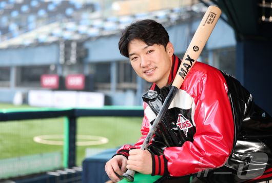 LG 트윈스 박해민이 서울 잠실야구장에서 뉴스1과의 신년 인터뷰 전 포즈를 취하고 있다. 뉴스1 ⓒ News1 권현진 기자