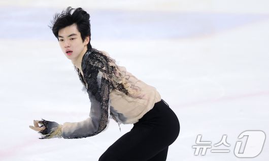 피겨스케이팅 선수 차준환(서울시청)이 4일 서울 양천구 목동 아이스링크에서 열린 제80회 전국남녀 피겨스케이팅 종합선수권대회 남자 시니어 프리 스케이팅에서 연기를 펼치고 있다. 2026.1.4/뉴스1 ⓒ News1 김성진 기자