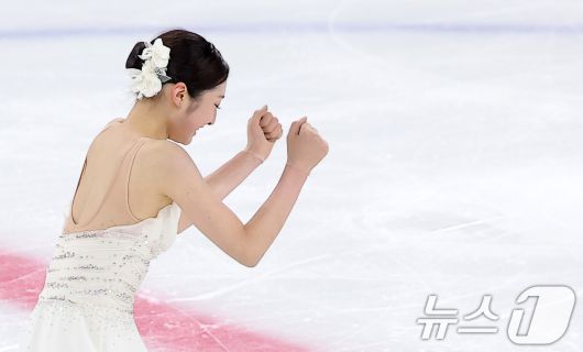 피겨스케이팅 선수 신지아(세화여고)가 4일 서울 양천구 목동 아이스링크에서 열린 제80회 전국남녀 피겨스케이팅 종합선수권대회 여자 시니어 프리 스케이팅에서 연기를 마친 후 환호하고 있다. 2026.1.4/뉴스1 ⓒ News1 김성진 기자