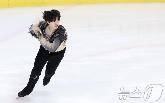 피겨스케이팅 선수 차준환(서울시청)이 4일 서울 양천구 목동 아이스링크에서 열린 제80회 전국남녀 피겨스케이팅 종합선수권대회 남자 시니어 프리 스케이팅에서 연기를 펼치고 있다. 2026.1.4/뉴스1 ⓒ News1 김성진 기자