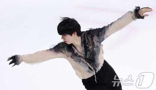 피겨스케이팅 선수 차준환(서울시청)이 4일 서울 양천구 목동 아이스링크에서 열린 제80회 전국남녀 피겨스케이팅 종합선수권대회 남자 시니어 프리 스케이팅에서 연기를 펼치고 있다. 2026.1.4/뉴스1 ⓒ News1 김성진 기자