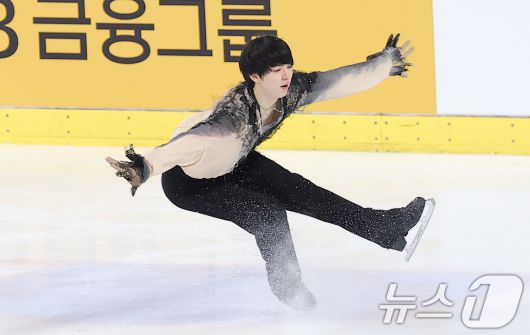 피겨스케이팅 선수 차준환(서울시청)이 4일 서울 양천구 목동 아이스링크에서 열린 제80회 전국남녀 피겨스케이팅 종합선수권대회 남자 시니어 프리 스케이팅에서 연기를 펼치고 있다. 2026.1.4/뉴스1 ⓒ News1 김성진 기자