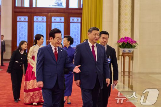 이재명 대통령과 시진핑 중국 국가주석이 5일 베이징 인민대회당에서 열린 이 대통령 공식환영식에서 의장대를 사열하고 있다. (공동취재) 2026.1.5/뉴스1 ⓒ News1 허경 기자