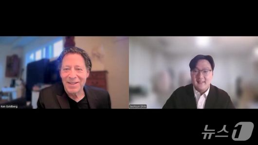 지난달 23일 켄 골드버그 UC버클리 산업공학과 교수 겸 AI 연구소 위원장(64)이 뉴스1과 화상 통화로 인터뷰를 진행하고 있다. 2025.12.23/뉴스1 ⓒ News1 심서현 기자