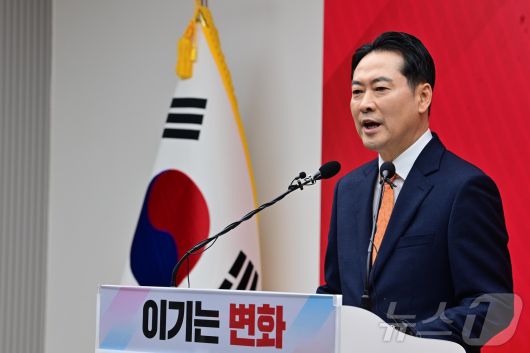 장동혁 국민의힘 대표가 7일 서울 여의도 중앙당사에서 열린 긴급기자회견에서 당 쇄신안 등을 발표하고 있다. (공동취재) 2026.1.7/뉴스1 ⓒ News1 이승배 기자