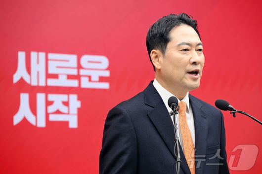 장동혁 국민의힘 대표가 7일 서울 여의도 중앙당사에서 열린 긴급기자회견에서 당 쇄신안 등을 발표하고 있다. (공동취재) 2026.1.7/뉴스1 ⓒ News1 이승배 기자