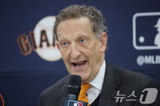 미국 프로야구 메이저리그(MLB) 샌프란시스코 자이언츠 자이언츠 래리 베어 최고경영자(CEO)가 7일 경기 이천시 LG 챔피언스파크에서 기자회견을 하고 있다. 2026.1.7/뉴스1 ⓒ News1 김영운 기자
