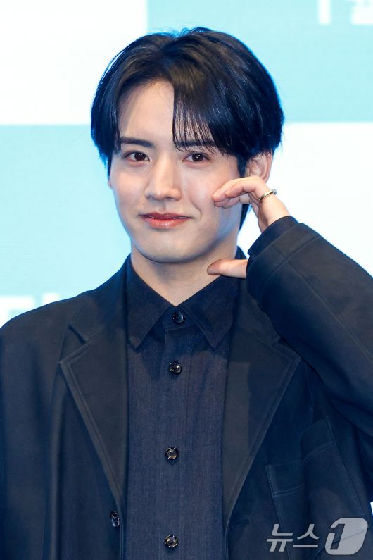 배우 아카소 에이지(赤楚衛二)가 7일 서울 구로구 더세인트에서 열린 일본 테레비 도쿄(TV TOKYO) 드라마 '첫입에 반하다'(김밥과 오니기리, 사랑하는 두 사람은 닮았지만 다르다) 제작발표회에 참석해 포즈를 취하고 있다. 2026.1.7/뉴스1 ⓒ News1 안은나 기자