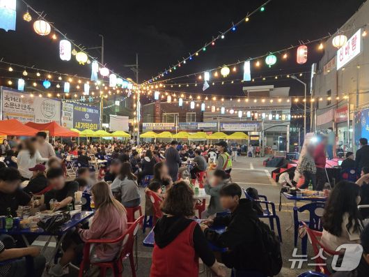 육거리야시장 만원에 방문한 시민들.(청주시 제공. 재판매 및 DB금지)/뉴스1