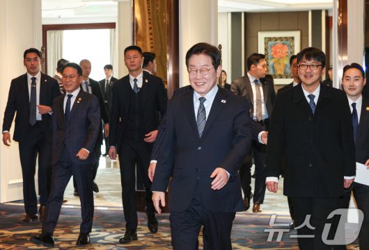 중국을 국빈방문 중인 이재명 대통령이 7일 상하이시에서 열린 순방기자단 오찬간담회에 참석하고 있다. 2026.1.7/뉴스1 ⓒ News1 허경 기자