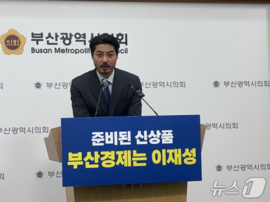 이재성 출마예정자의 후원회장으로 내정된 이관훈 배우가 지지발언을 하고 있는 모습 2026.1.7/뉴스1 ⓒ News1 홍윤 기자