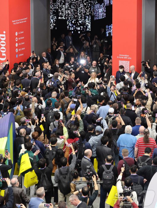 세계 최대 IT(정보기술)·가전 전시회 'CES 2026' 개막 일인 6일(현지시간) 미국 네바다주 라스베이거스 컨벤션센터(LVCC)가 인파로 북적이고 있다. 2026.1.7/뉴스1 ⓒ News1 황기선 기자