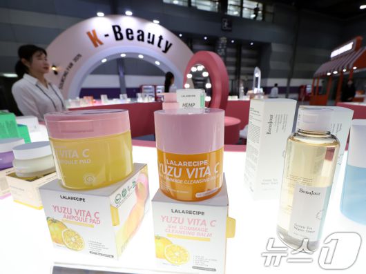 KITA 해외마케팅 종합대전'에 화장품이 진열돼 있다. 사진은 기사와 무관. <자료사진> ⓒ News1 황기선 기자